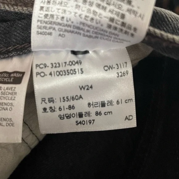 Levi’s 501 Denim Shorts - Picture 4 of 4